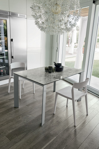 Стол обеденный Saturno