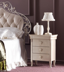 Тумбочка Clara