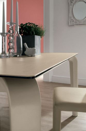 Стол обеденный Magellano