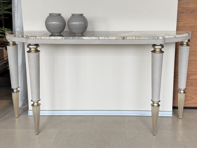 Консоль Laurie