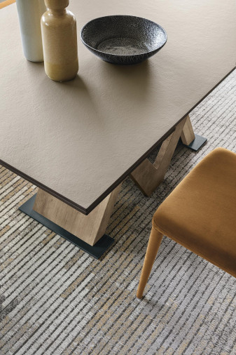 Стол обеденный Tritone