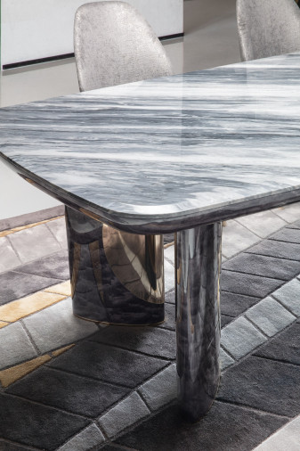 Стол обеденный Charisma