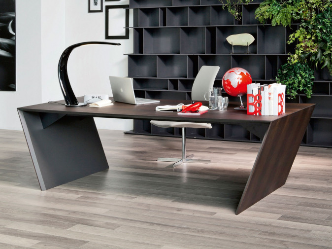 Стол письменный Vega