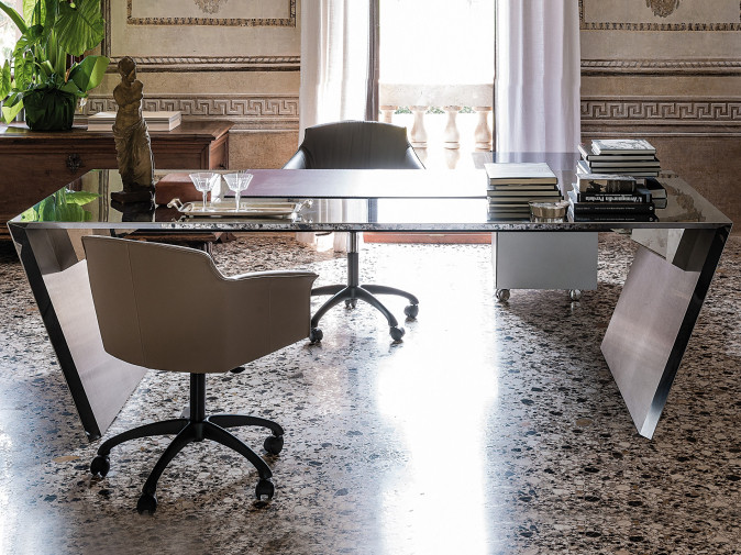 Стол письменный Vega