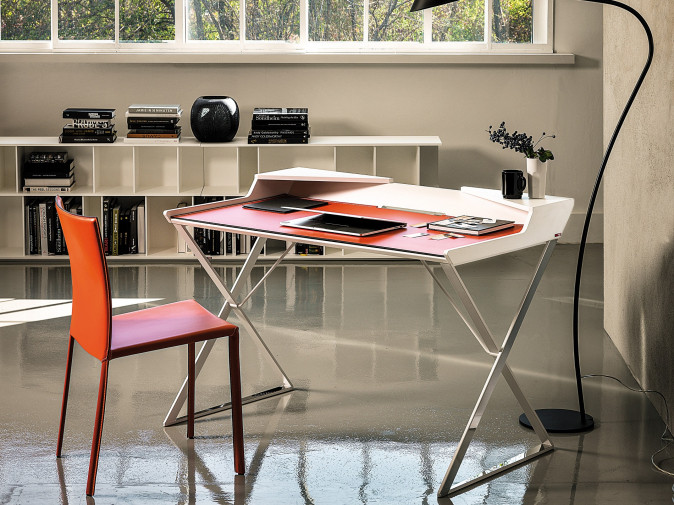 Стол письменный Qwerty