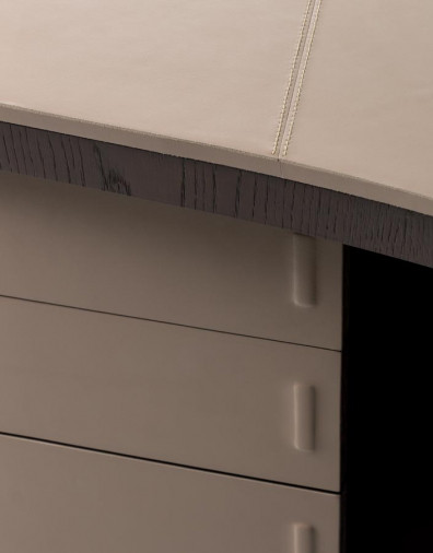 Стол письменный Chairman