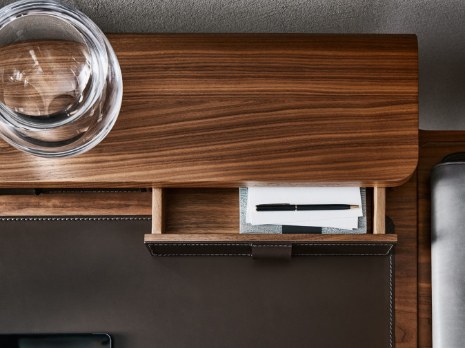 Стол письменный Note