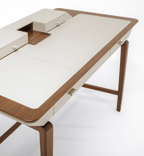 Стол письменный Studium