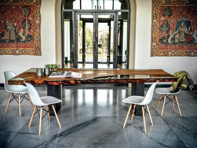 Стол обеденный Kauri Newton