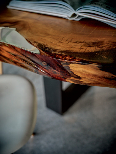 Стол обеденный Kauri Newton