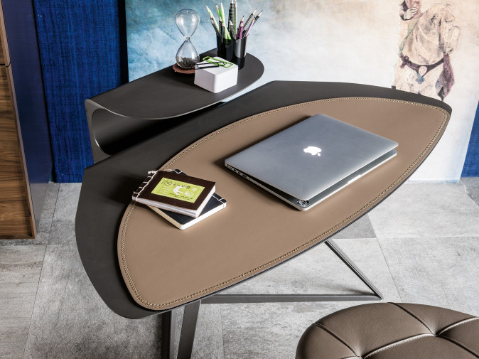 Стол письменный Storm