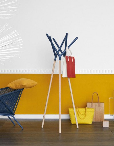 Вешалка Game Of Trust