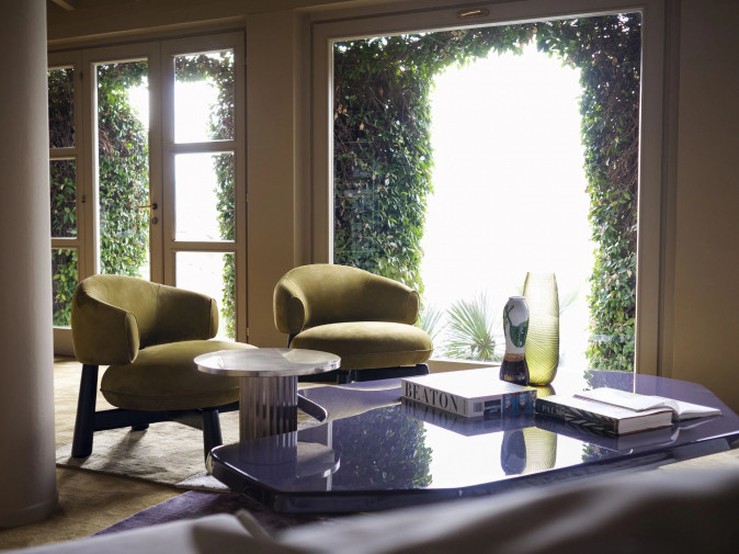 Столик журнальный Aegates