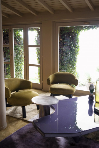 Столик журнальный Aegates