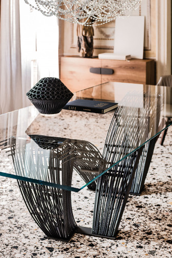 Стол обеденный Hystrix