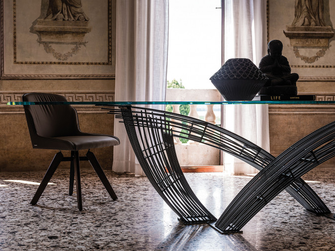 Стол обеденный Hystrix