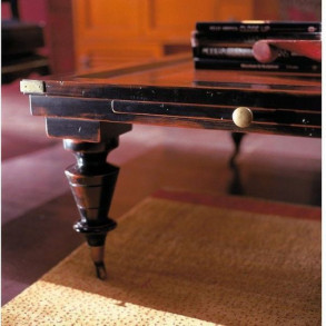 Столик журнальный Versailles2