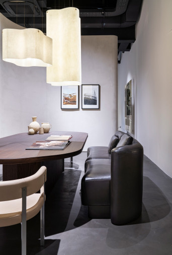 Стол обеденный Grace Delcourt