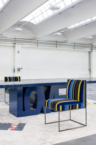 Стол обеденный Love